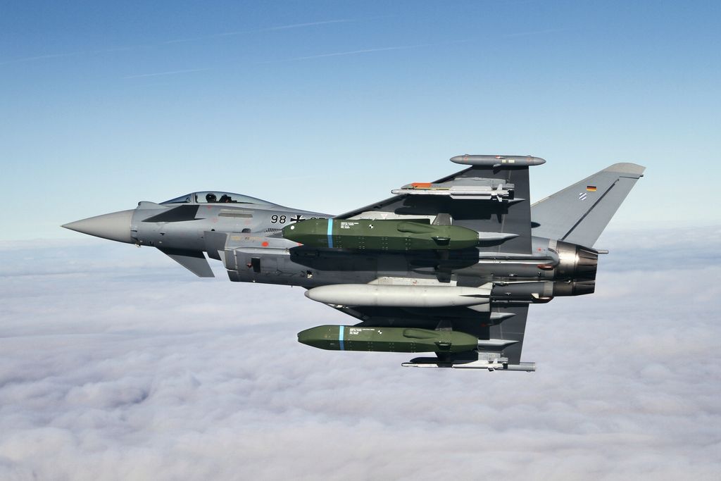 Eurofighter-Typhoon-Flight-tests-with-Taurus-KEPD-350-missile-started_c_....jpg