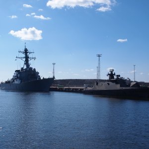 Hamina ja USS Porter.
