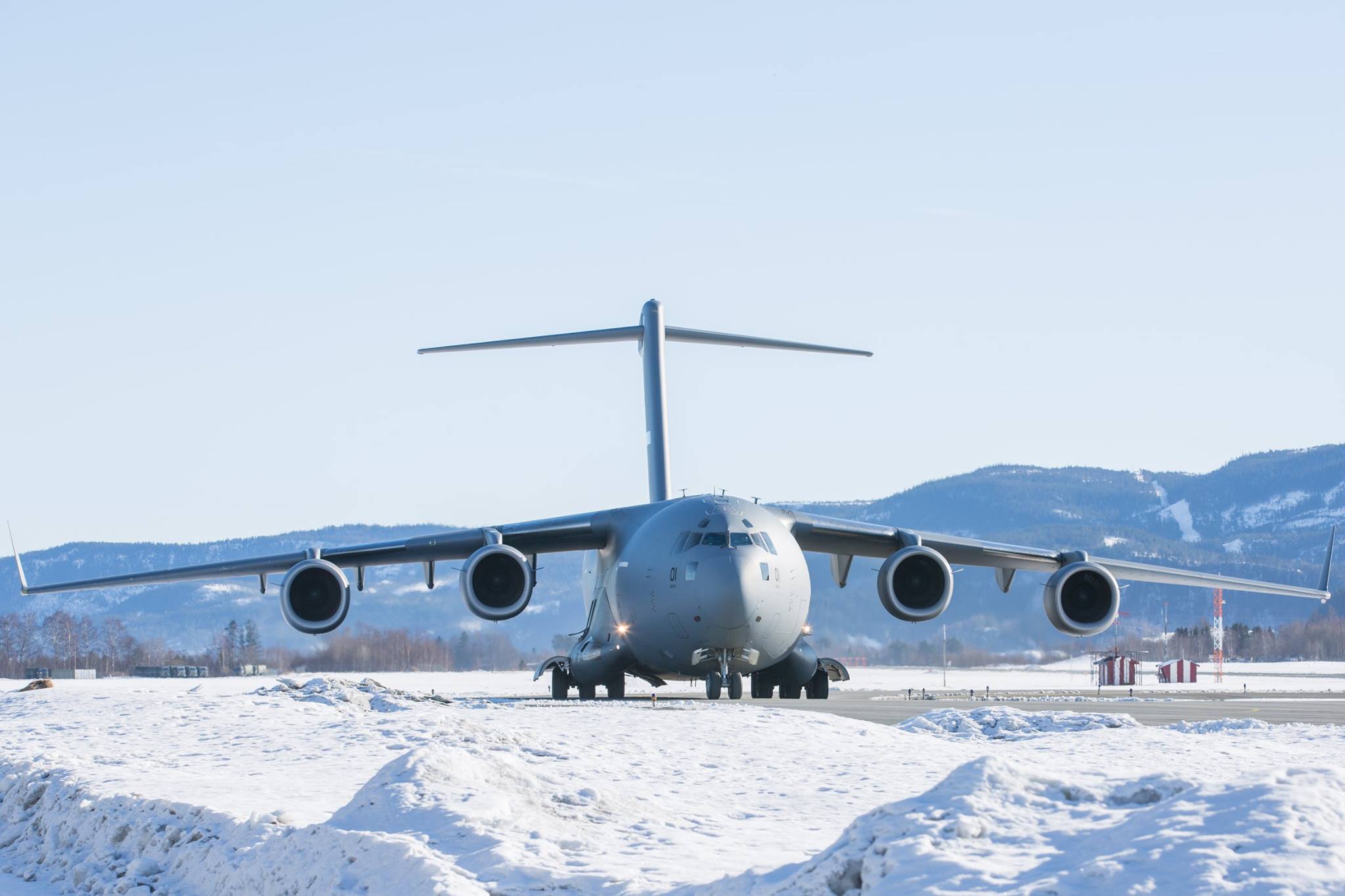 Suomalaishenkilöstö palaa harjoituksesta käyttäen mm. Ilmavoimien CASA C-295 kuljetuskoneita