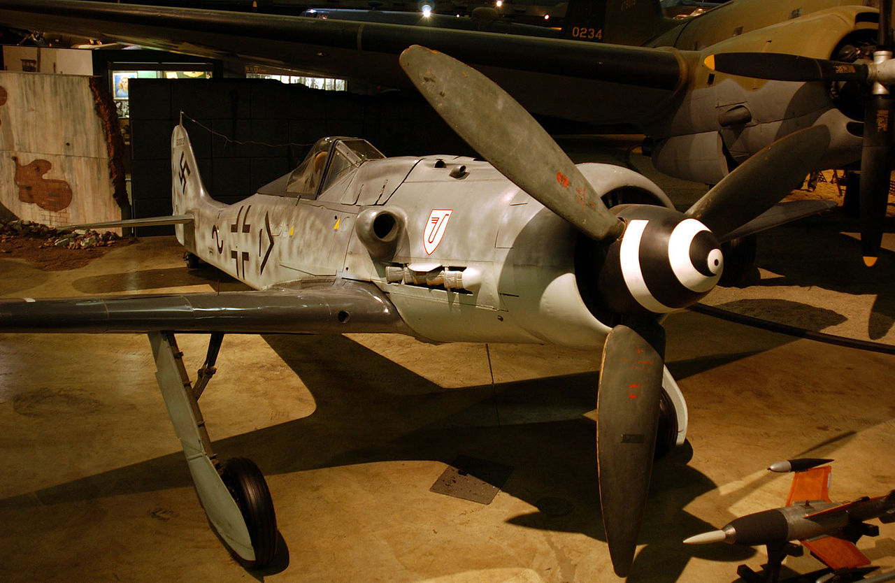 1280px-Focke-Wulf_Fw_190D-9_USAF.jpg