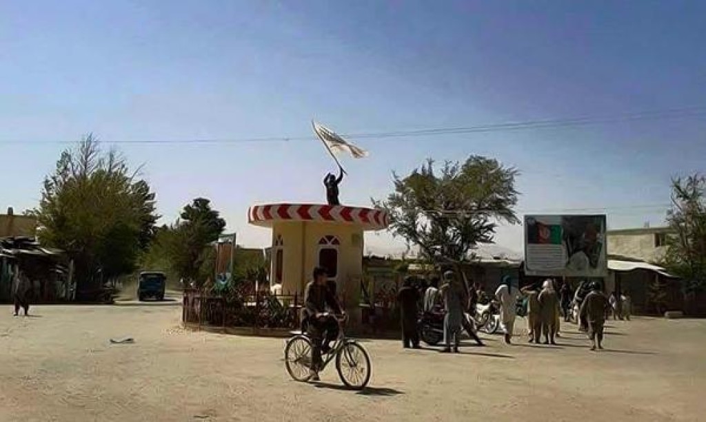 Taliban-fly-banner-Kunduz-Dasht-i-Archi-1024x613.jpg