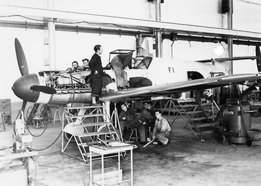 Bf_109_in_Wiener_Neustadter_Flugzeugwerke_factory_9.jpg