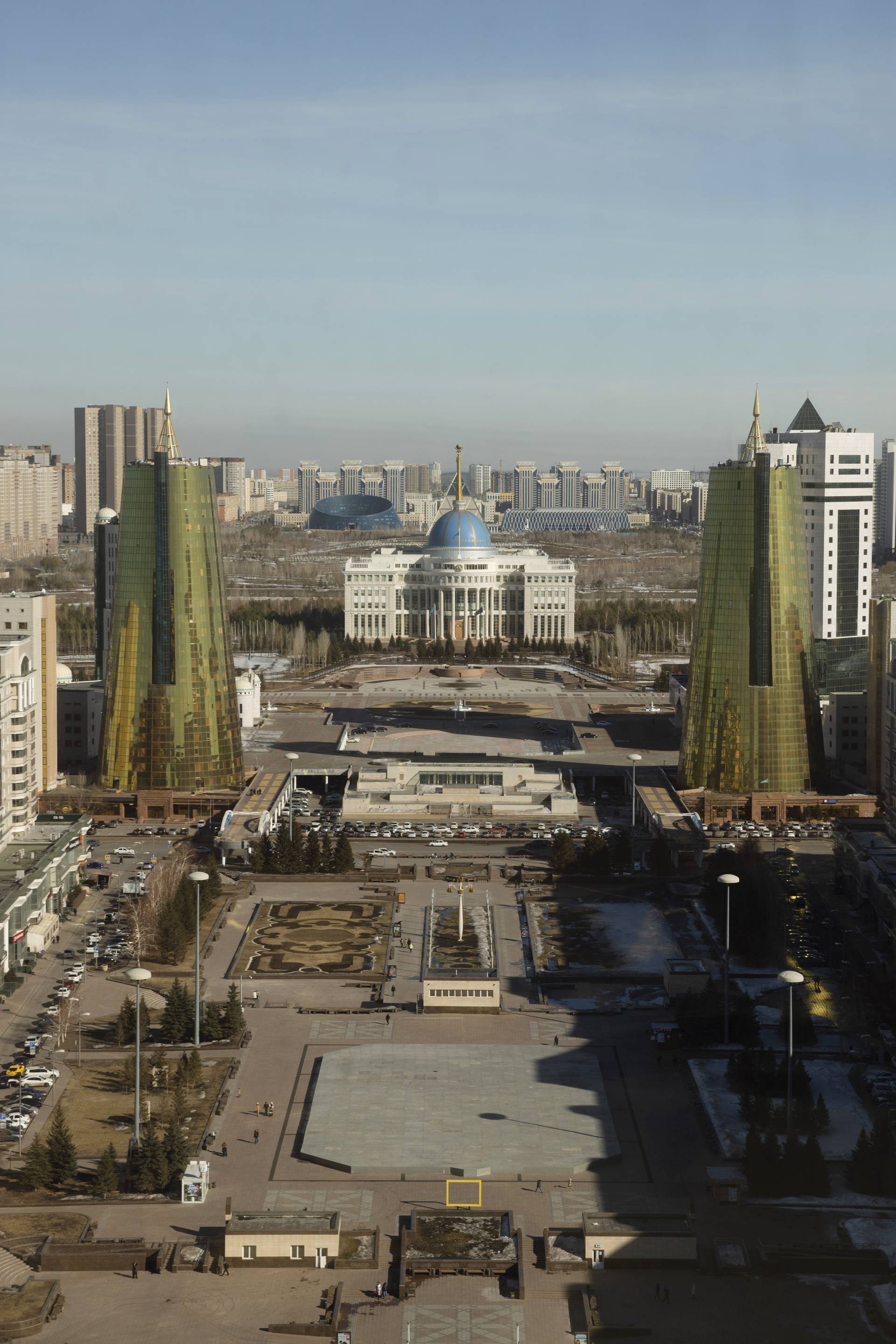 Aukioiden jono johtaa Kazakstanin presidentin palatsiin.