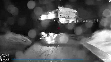 Ukrainan meridrooni hyökkäsi Sig-tankkerin kimppuun viime elokuussa Mustallamerellä. Ruutukaappaus Ukrainan asevoimien videosta.