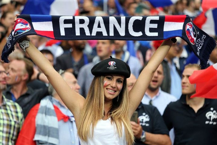 French-football-fans-stunning-female-France-football-fans.jpg
