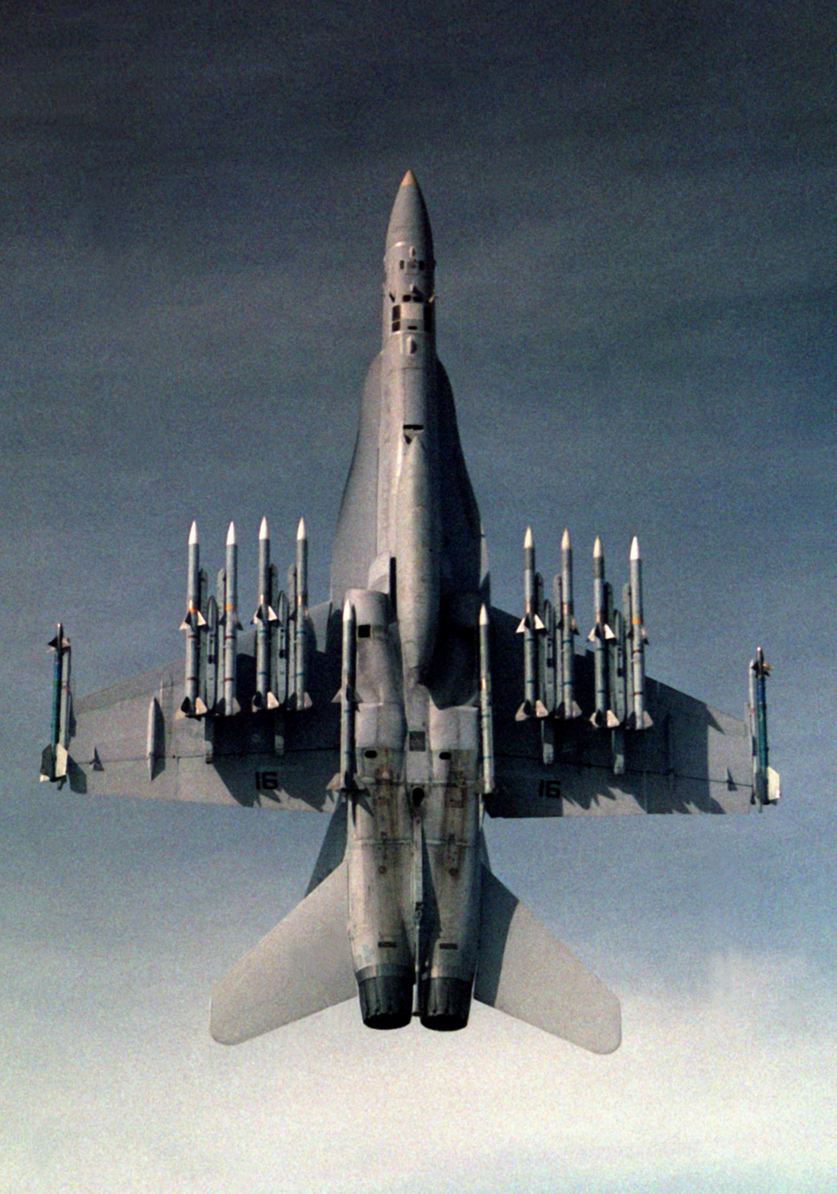 F-18C_of_VX-4_with_8_AIM-120_missiles_in_1992.JPEG