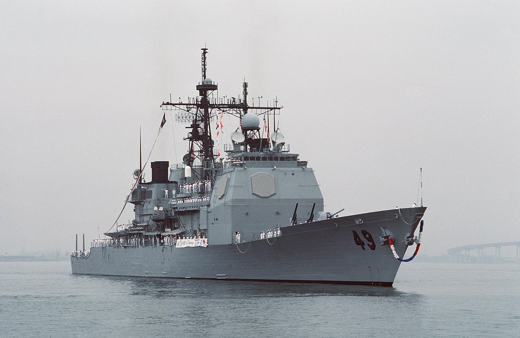 1024px-USS_Vincennes_returns_to_San_Diego_Oct_1988.jpg