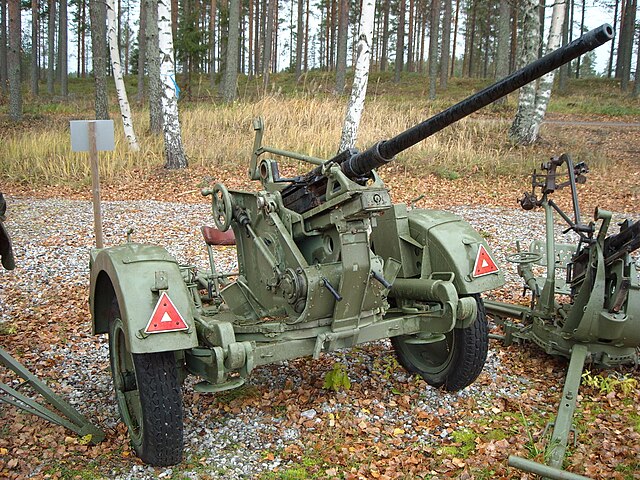 640px-20mm_anti-aircraft_cannon_BSW.JPG