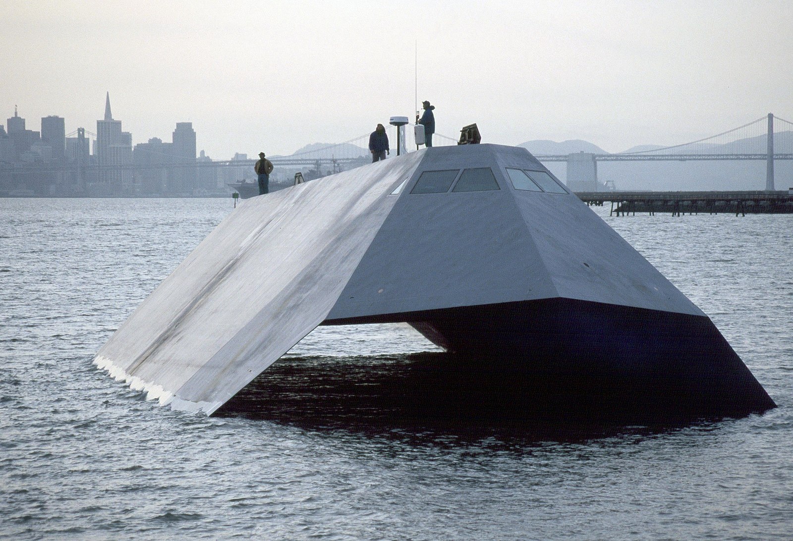 1600px-US_Navy_Sea_Shadow_stealth_craft.jpg
