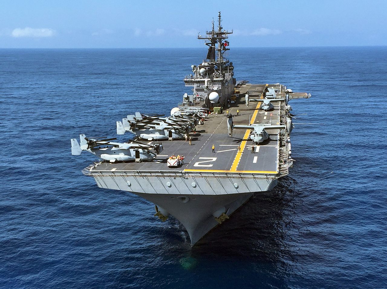 1280px-Assault_ship_USS_Essex_%28LHD_2%29_transits_the_Pacific_Ocean.jpg