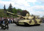 T-84_Oplot_guided_onto_a_tank_transporter.webp