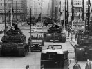 1280px-US_Army_tanks_face_off_against_Soviet_tanks,_Berlin_1961.jpg