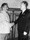 Bundesarchiv_Bild_183-H27337,_Moskau,_Stalin_und_Ribbentrop_im_Kreml.jpg