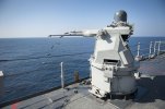 1280px-US_Navy_111231-N-KS651-967_A_Mk_38_MOD_2_25mm_machine_gun_system_aboard_the_amphibious_...jpg