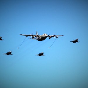 C-130 Hercules ja Gripenit