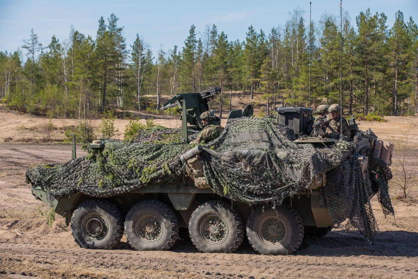 Stryker-ajoneuvot soveltuvat hyvin Pohjankankaan hiekkaiseen maastoon