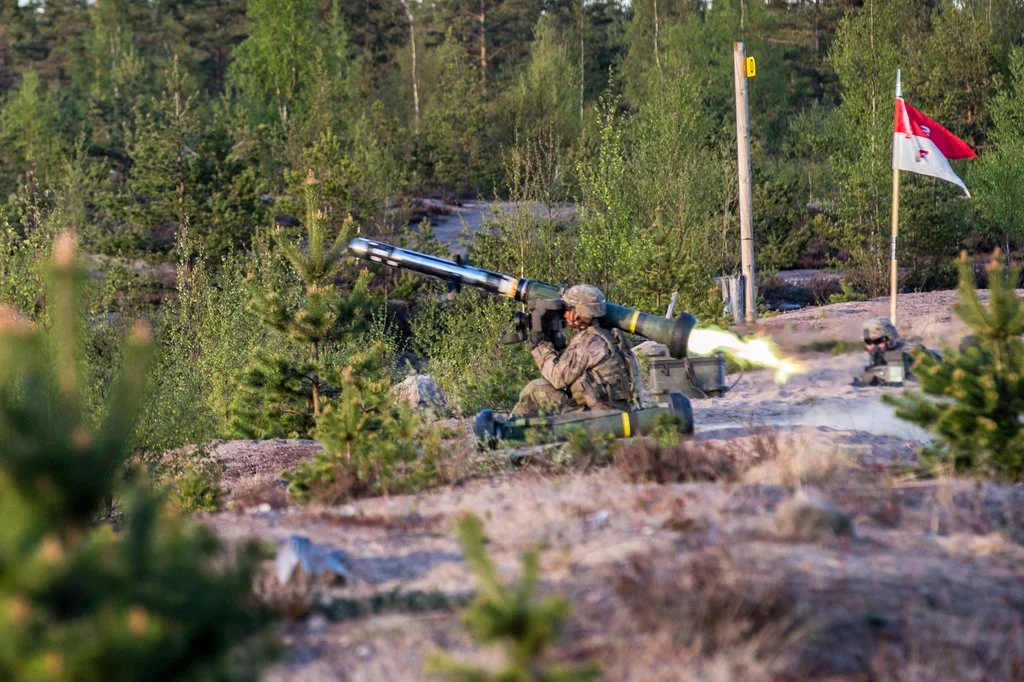 Yhdysvaltalaisen harjoitusjoukon Javelin-panssarintorjuntaohjus lähdössä matkaan!