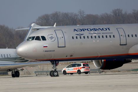 Aeroflotin Airbus A321-lentokone rekisterinumerolla VP-BOE jäi joksikin aikaa jumiin Geneveen maaliskuussa 2022, kun EU-maat sulkivat ilmatilansa venäläisiltä lentokoneilta. Koneen rekisterinumero on Planespotters.net-sivuston mukaan nykyisin RA-73162. Konetta ei näkynyt HS:n hankkimassa aineistossa tammikuussa 2024.