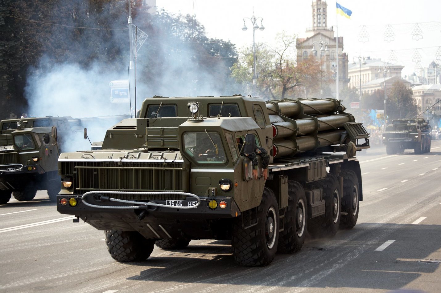 BM-30_Smerch_parade.jpg