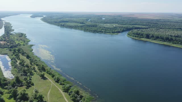 a-panoramic-view-of-the-dnieper-river-from-a-birds-eye-view.jpg
