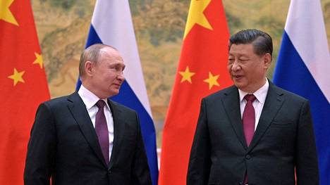 Vladimir Putin ja Xi Jinping poseerasivat yhdessä olympialaisten avauspäivänä.