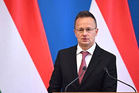 Unkarin ulkoministeri Peter Szijjarto estää EU:n päätöksen Ukrainan tukirahaston perustamisesta.