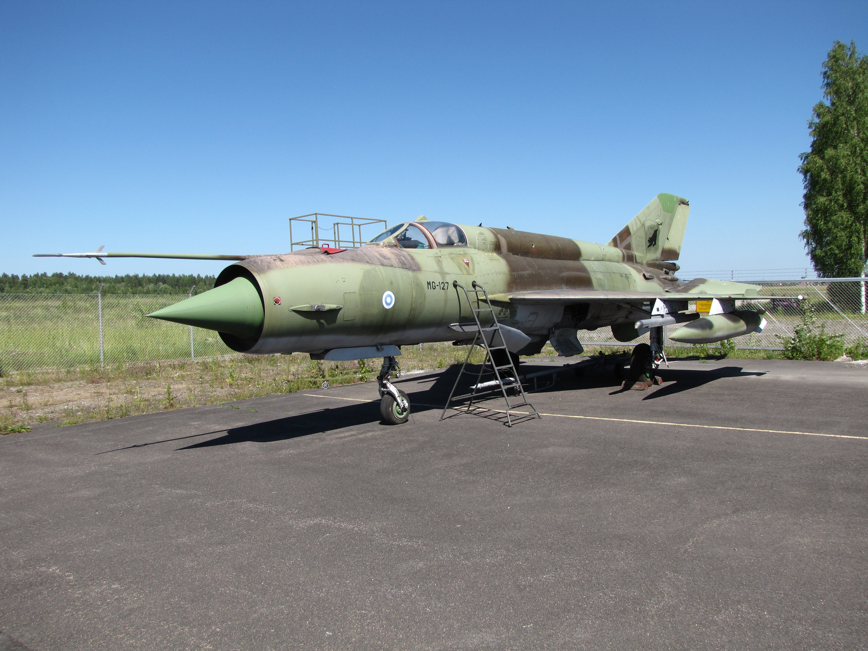 MiG-21_bis_MG-127.JPG