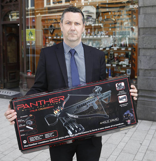 Paul-Jeeves-buys-crossbow-1341547.jpg