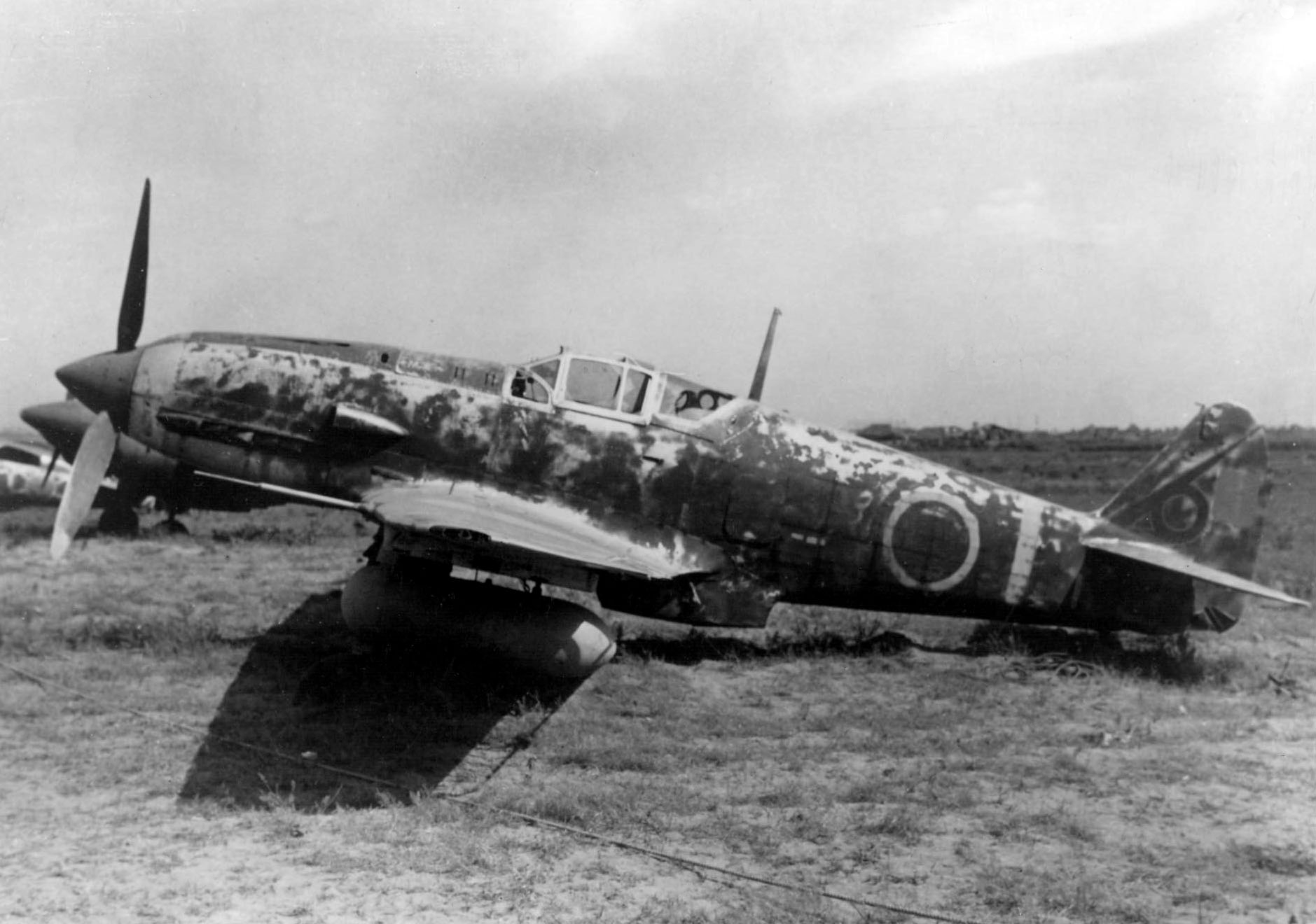 Kawasaki_Ki-61_Hien_with_drop_tank.jpeg