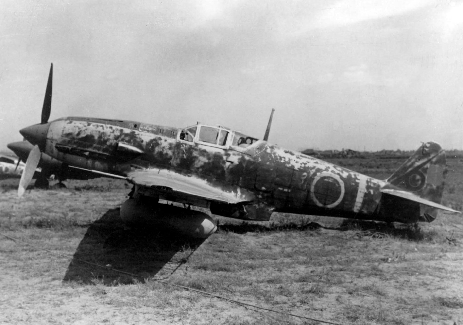 Kawasaki_Ki-61_Hien_with_drop_tank.jpeg