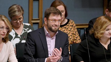 Liikenneministeri Timo Harakan (sd) linjapuheen otsikkona oli ”Liikenteen ja viestinnän suunnat 2020-luvulla”. Linkki alkuperäiseen puhetekstiin löytyy artikkelin alusta.