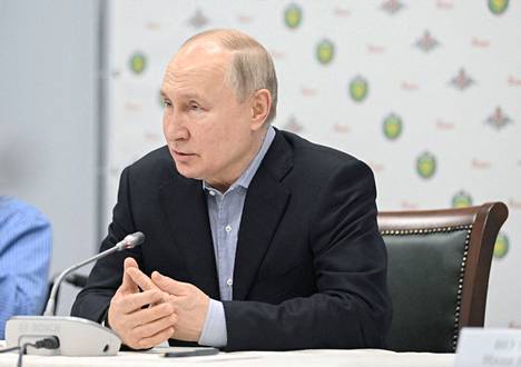Jakovlevin mukaan meneillään ovat Vladimir Putinin hallinnon kuolinkouristukset. 