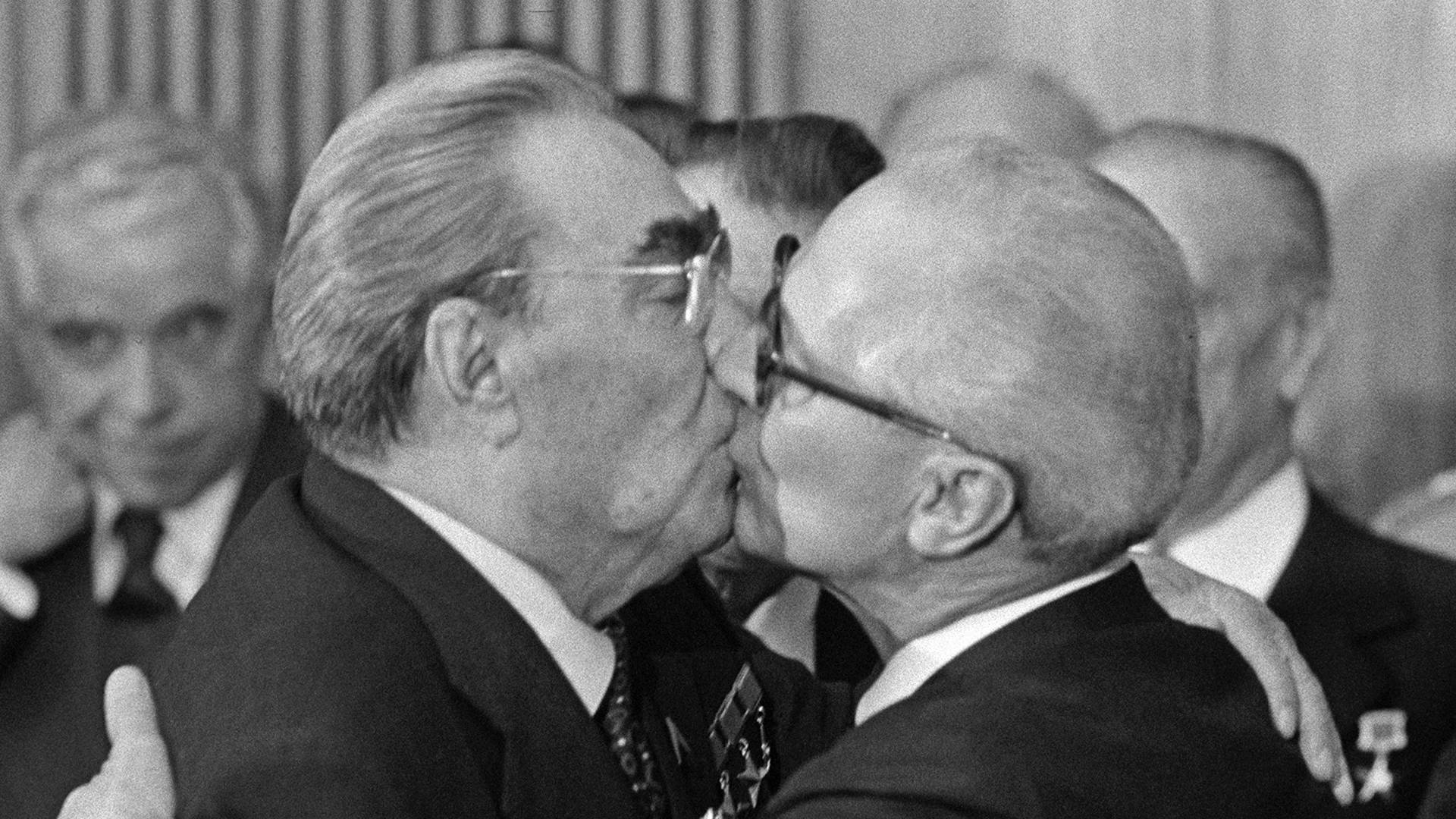 honecker_1432623941-1920x1080.jpg