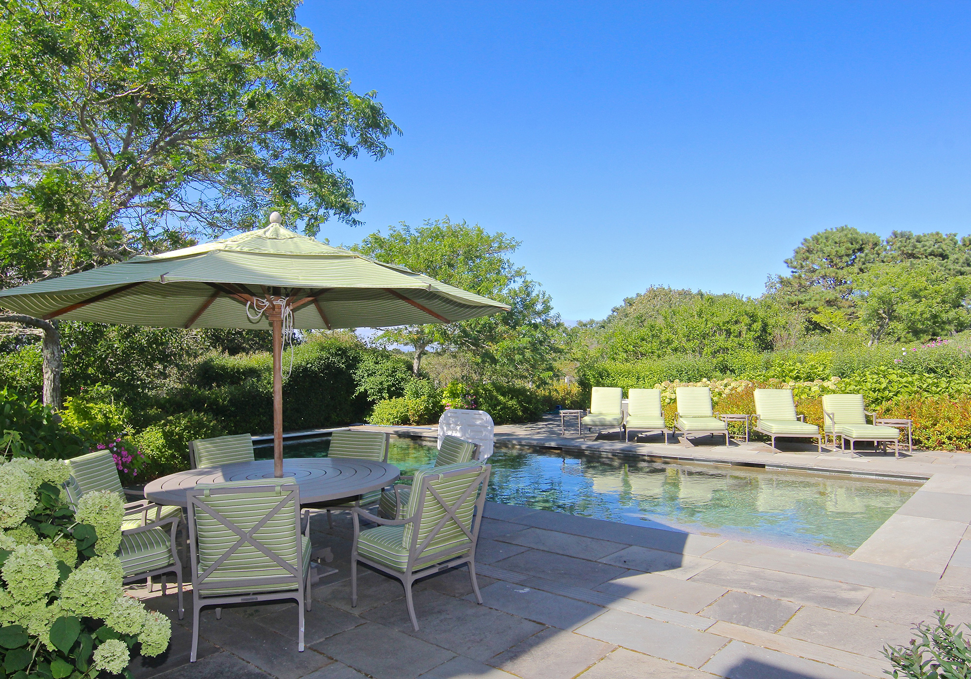 www.homesandgardens.com