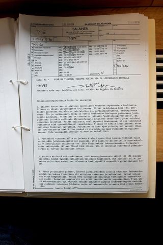 Syksyllä 1993 Venäjän valtataistelu kärjistyi Moskovassa veriseksi. Pietarissa on rauhallista, apulaiskaupunginjohtaja Vladimir Putin vakuutti suomalaisraportin mukaan. Raportti jaettiin Suomen ulkopoliittiselle johdolle presidenttiä myöten.
