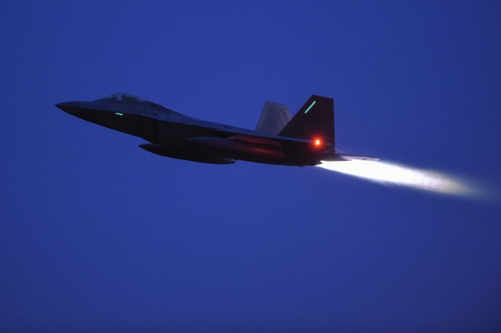 F-22-deploy_08.jpg