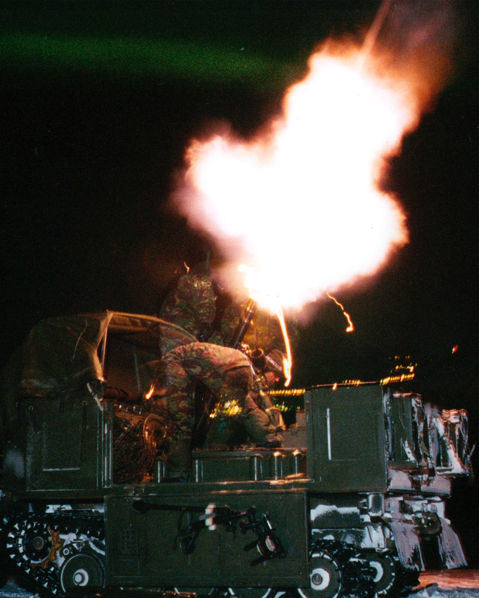 Royal_Marines_Firing_a_Mortar_on_Exercise_in_Norway_MOD_45138196.jpg