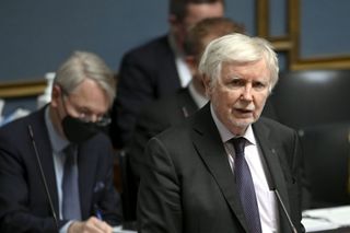 Erkki Tuomioja eduskunnassa 2022.