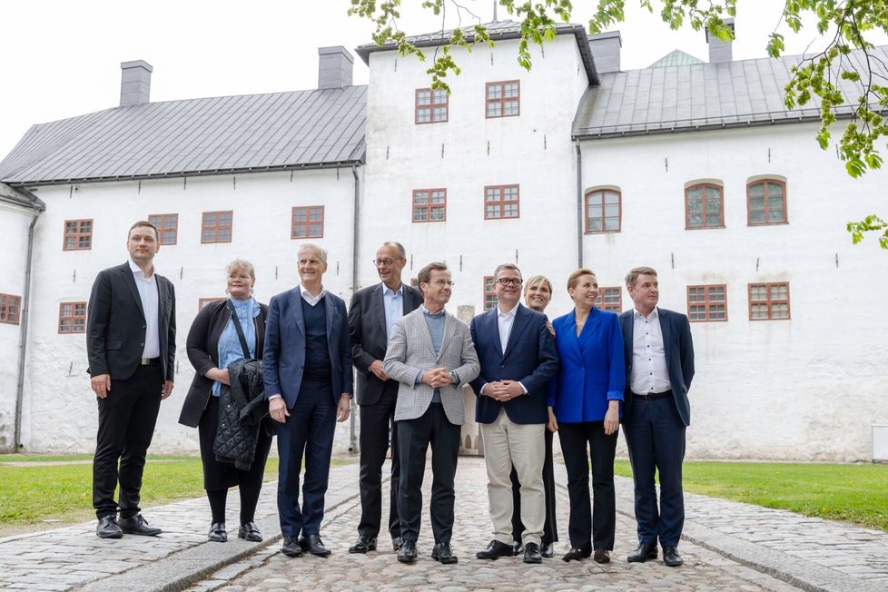 Saksan liittokansleri Friedrich Merz (neljäs vasemmalta) tapasi Pohjoismaiden pääministerejä Turussa toukokuun lopussa.