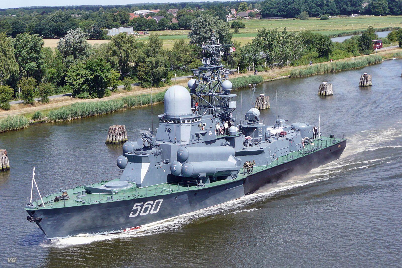 bpc2a18lxhu21.jpg