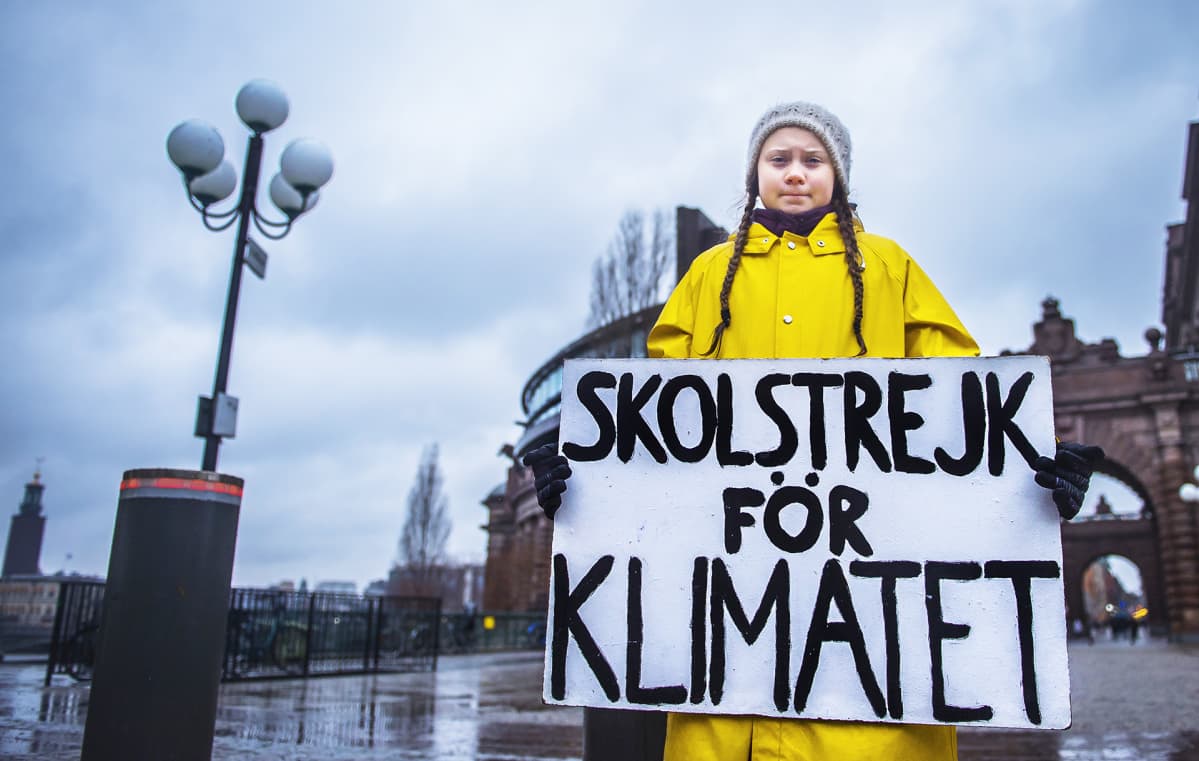 Greta Thunberg Tukholmassa parlamenttitalon edustalla marraskuussa 2018.