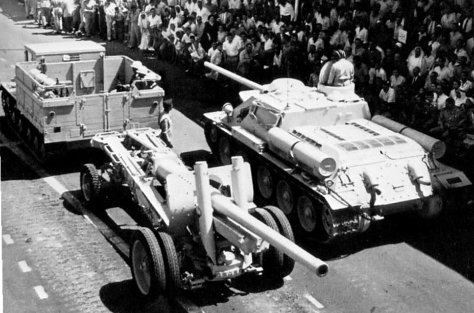 SD-100 parade in Cairo, 1957.  Signs of self-propelled guns of Czechoslovak production are clearly visible - SU-100 in Czechoslovak style |  warspot.ru