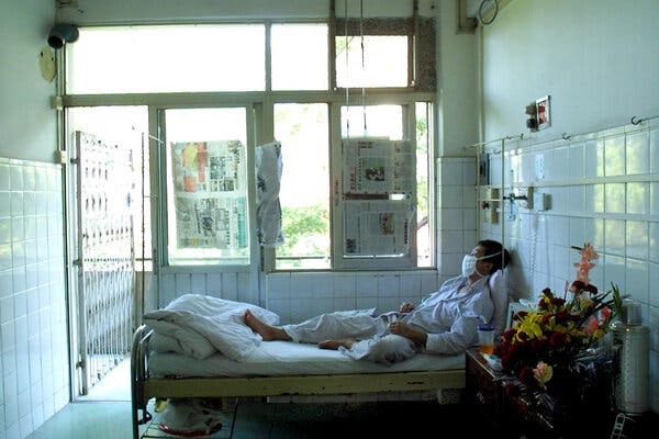 A patient recovering from SARS in China in 2003. Survivors of that infection, also caused by a coronavirus, still carried immune cells 17 years later.