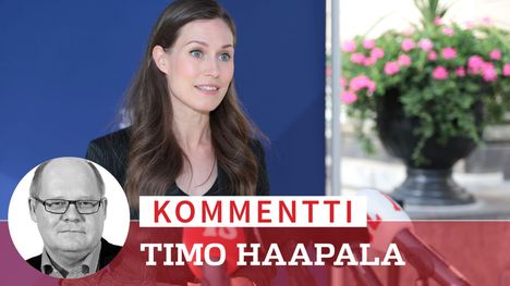 Pääministeri Sanna Marin kommentoi koronarajoituksia eilen Säätytalon portailla.