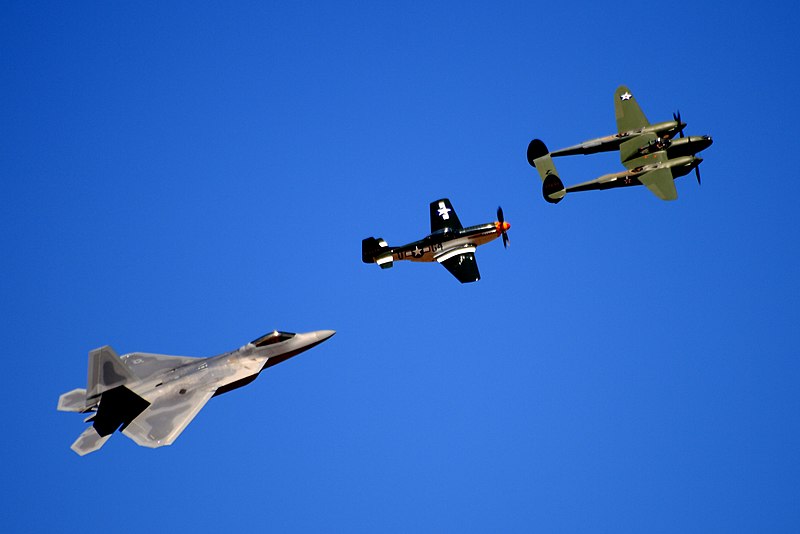 800px-F-22_Raptor%2C_P-51_Mustand_and_P-38_Lightning_at_the_Reno_Air_Races%2C_September_14%2C_2008.jpg