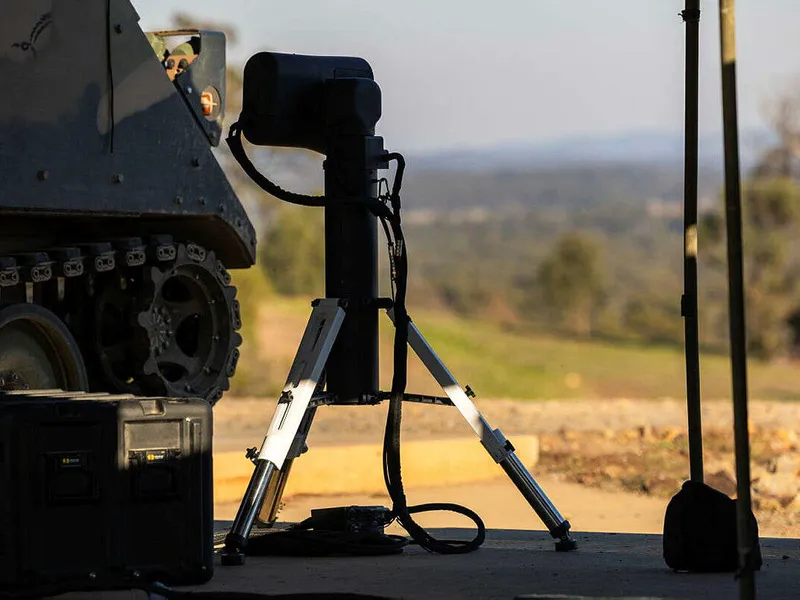 AIM Defence Counter-UAS Directed Energy Weapons System sotilasalueella Victoriassa.