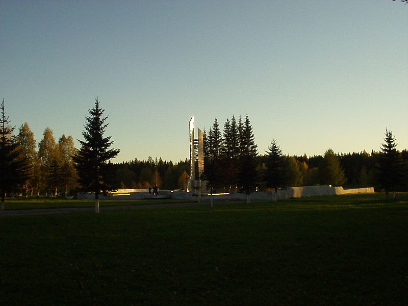 800px-mirny-1980-accident-memorial.jpg