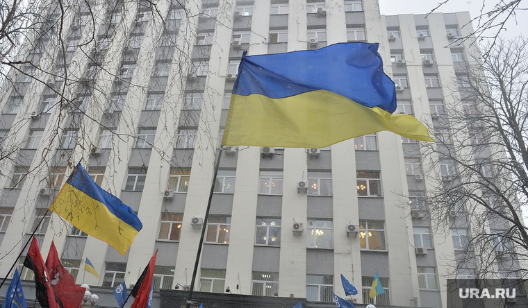 26284_Evromaydan_Kiev_flag_ukraini_250x0_4033.2357.706.0.jpg