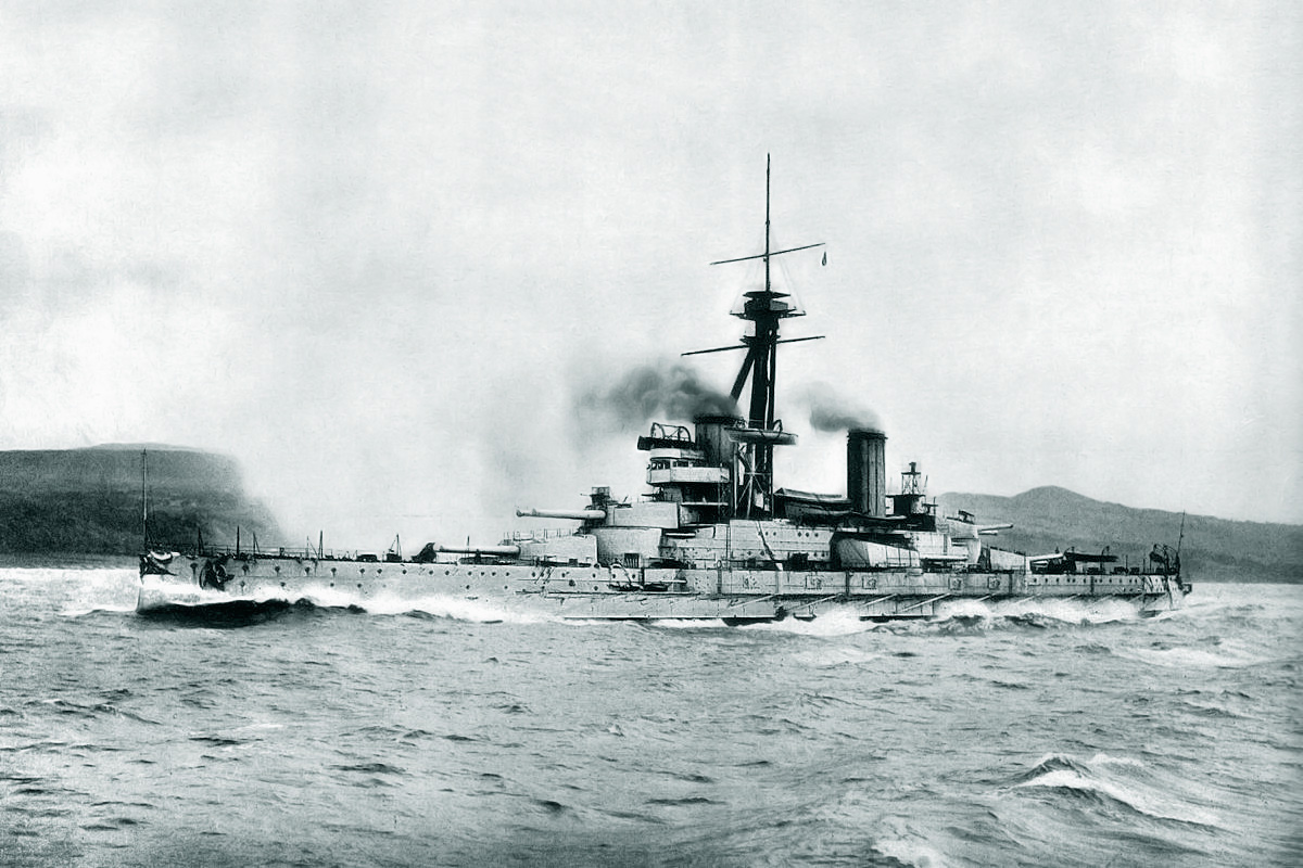 Brazilian_battleship_S%C3%A3o_Paulo_trials.jpg