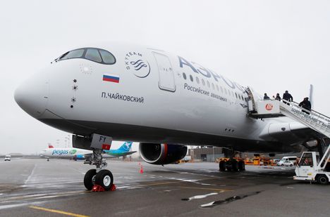 Aeroflot-lentoyhtiön Airbus A350 -lentokone kuvattuna Šeremetjevon kentällä vuonna 2020. Pjotr Tšaikovskin mukaan nimetty kone, entiseltä rekisterinumeroltaan VQ-BFY on nykyään Venäjän rekisterissä numerolla RA-73157, ilmenee Bermudan ilmailuviranomaisen julkaisemasta asiakirjasta.